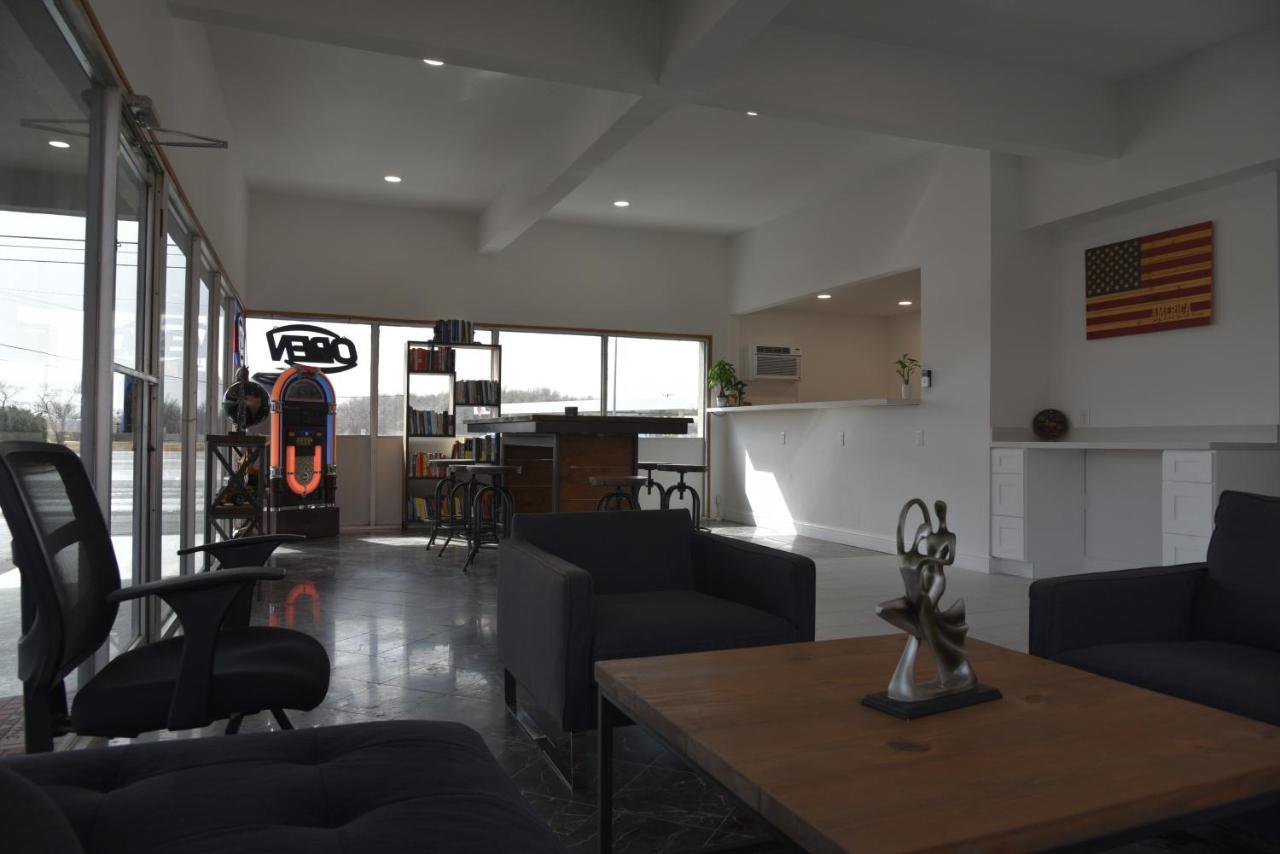 Town Place Studio Apartment Snyder Luaran gambar